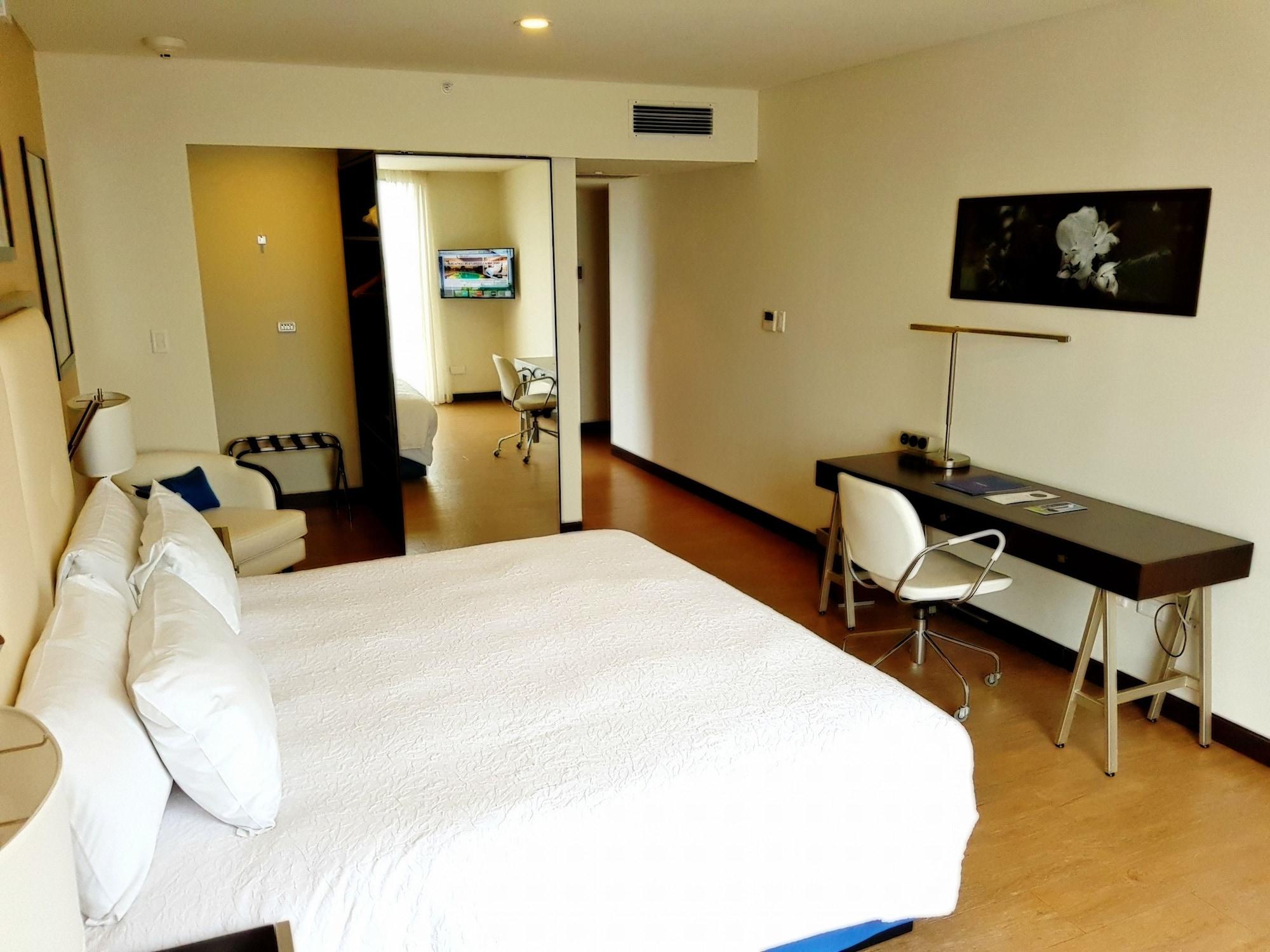 Hampton By Hilton Santa Cruz Hotel Santa Cruz de La Sierra Exterior photo