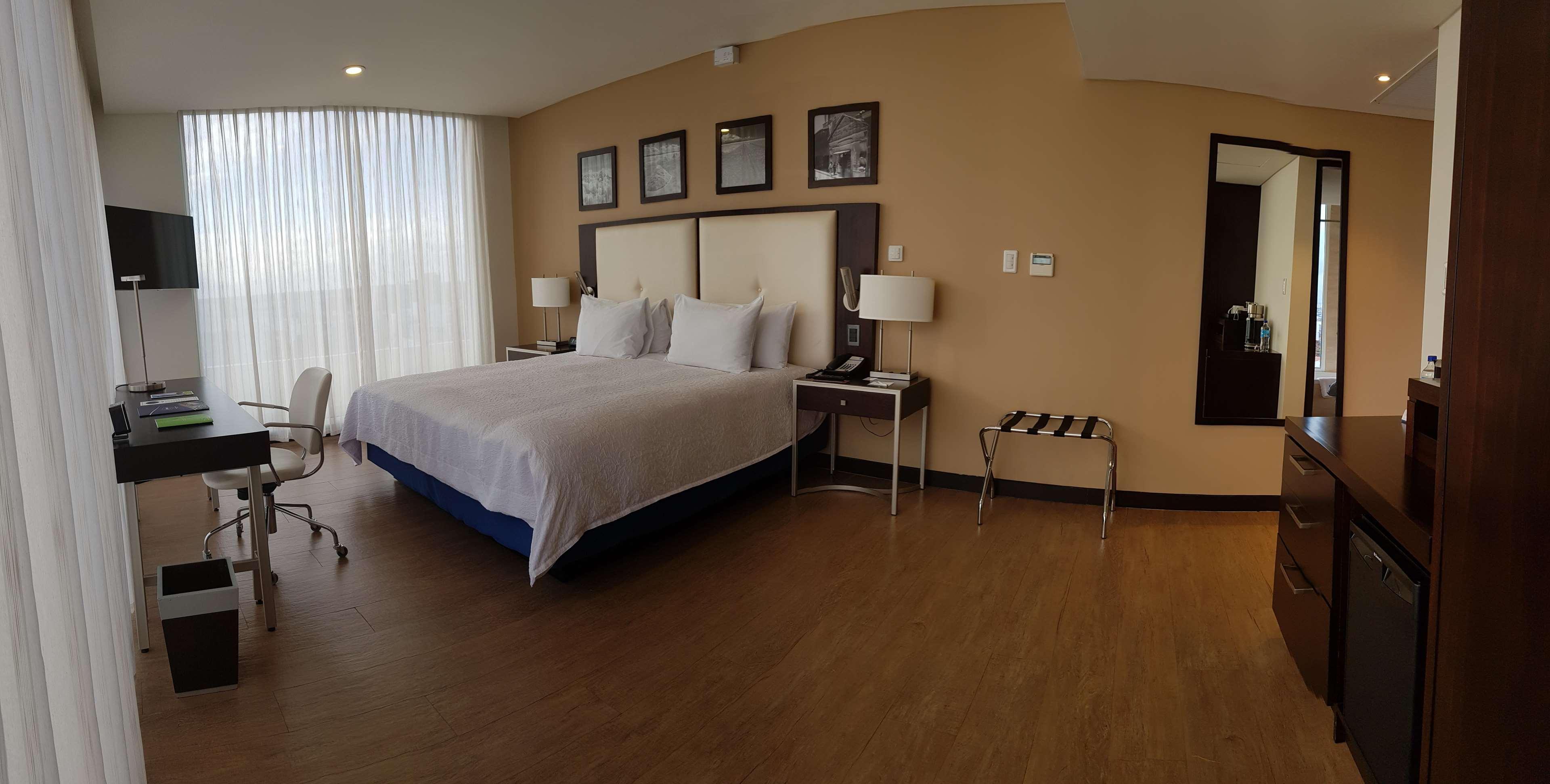 Hampton By Hilton Santa Cruz Hotel Santa Cruz de La Sierra Exterior photo